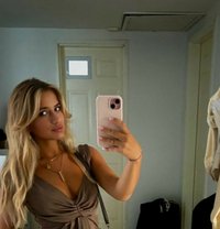 Emily - escort in Porto Photo 1 of 4
