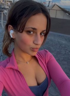 Emily - escort in Rome Photo 1 of 4