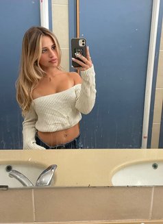 Emily - escort in Rome Photo 4 of 4