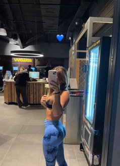 Emily - escort in Rotterdam Photo 1 of 4