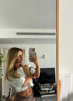 Emily - escort in Zürich Photo 4 of 4