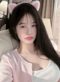 Emily - escort in Bangkok Photo 1 of 6