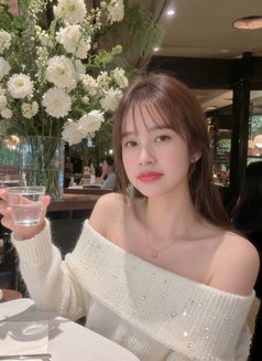 Emily - escort in Bangkok Photo 3 of 6