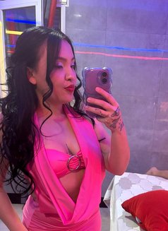 Emily - escort in Barcelona Photo 2 of 5