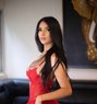 Emily - puta in Doha Photo 1 of 5