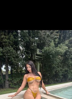 Evelyn - escort in Dubai Photo 1 of 9
