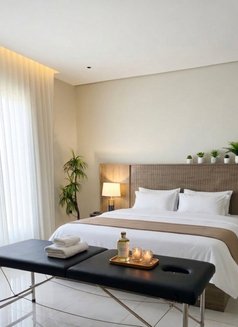 Emily Complete with massage table. - escort in Riyadh Photo 5 of 7