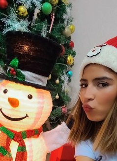 Emily Emi - puta in Karāchi Photo 2 of 4