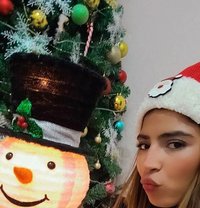 Emily Emi - puta in Karāchi