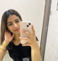 Emily Emi - puta in Karāchi