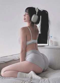 Emily - escort in Ahmedabad Photo 2 of 5