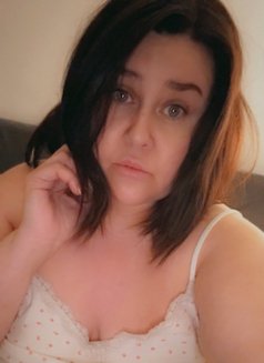 Emily - escort in Amman Photo 1 of 3