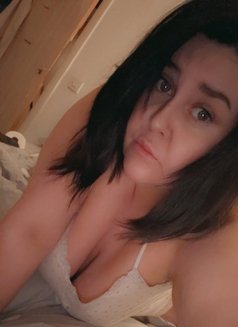 Emily - escort in Amman Photo 2 of 3