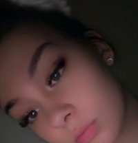 Emily - puta in Maldives