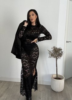 Emily - puta in Beirut Photo 4 of 11