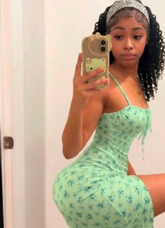 Emily - escort in Chandigarh Photo 1 of 3