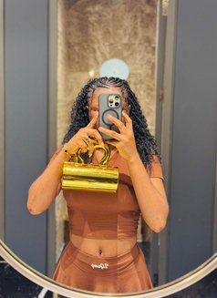 Emily - escort in Vienna Photo 2 of 4