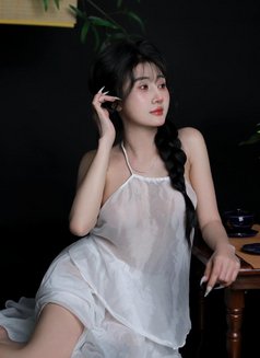 Emily, Good Service to Your Satisfaction - escort in Singapore Photo 4 of 7
