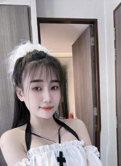 Emily, Good Service to Your Satisfaction - escort in Singapore Photo 5 of 7