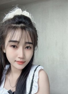 Emily, Good Service to Your Satisfaction - escort in Singapore Photo 6 of 7