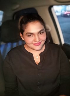 Emily - escort in Doha Photo 2 of 3