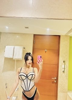 Emily - Transsexual escort in New Delhi Photo 15 of 18