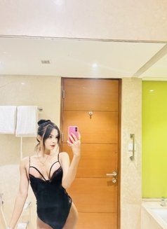 Emily - Transsexual escort in New Delhi Photo 16 of 18