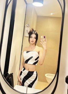 Emily - Transsexual escort in New Delhi Photo 28 of 29