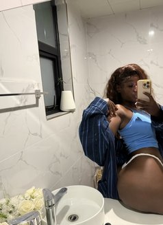 Emily - escort in Dubai Photo 6 of 7