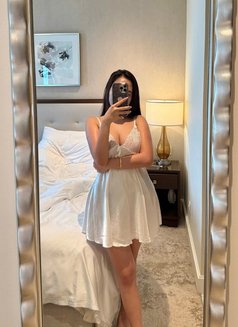 Emily - escort in Al Manama Photo 3 of 6