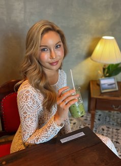 Emily - escort in Tokyo Photo 15 of 18