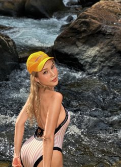 Emily - puta in Tokyo Photo 2 of 20
