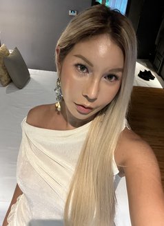 Emily - puta in Tokyo Photo 8 of 20