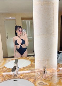 Emily New - puta in Abu Dhabi Photo 5 of 5