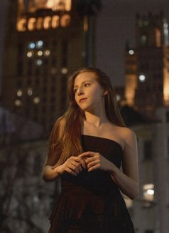 Emily - escort in Dubai Photo 5 of 17