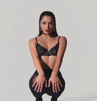 Emily - escort in Dubai Photo 1 of 9