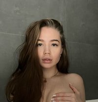 Emily - escort in Dubai Photo 2 of 9