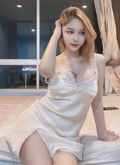 Emily - escort in Bangkok Photo 5 of 12