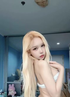 Emily - escort in Bangkok Photo 7 of 12