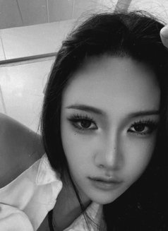 Emily So Hot - Transsexual escort in Chiang Mai Photo 5 of 5