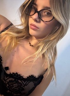 Emily - escort in Abu Dhabi Photo 1 of 12