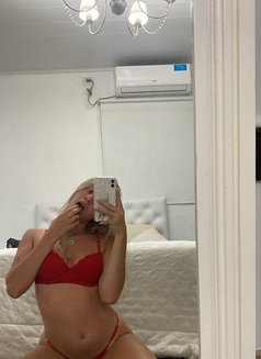 Emily - escort in Abu Dhabi Photo 3 of 12