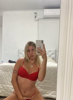 Emily - escort in Abu Dhabi Photo 6 of 12