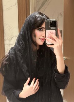 Emily - escort in Riyadh Photo 2 of 5