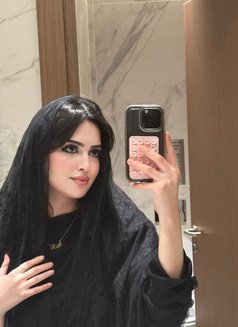 Emily - escort in Riyadh Photo 3 of 5