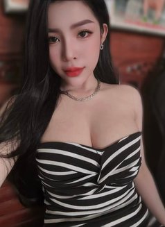 Emily - escort in Belgrade Photo 4 of 6