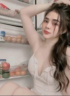 Emily - escort in Şalālah Photo 1 of 4