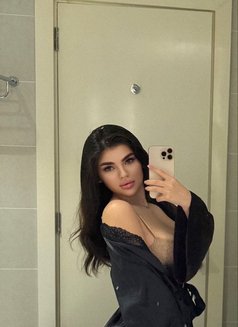 Emily - escort in Dubai Photo 2 of 7