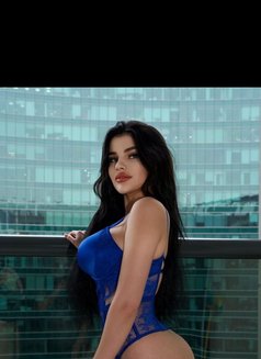 Emily - escort in Dubai Photo 5 of 7