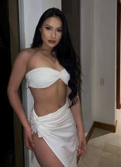 Emily - escort in Doha Photo 1 of 5